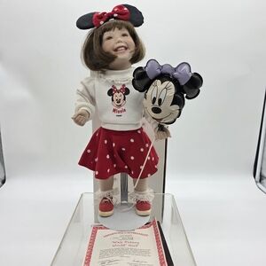 Disney Minnie “Walt Disney World Girl” Collector Doll w/ COA & Box